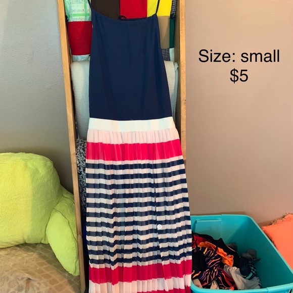 Maxi dress with open back - Picture 1 of 2